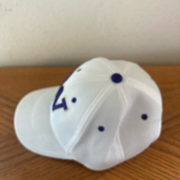UNIVERSITY of WASHINGTON by T.E.I. Baseball Cap with adjustable back closure OS - Picture 3 of 7